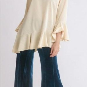3/4 Sleeve Top with Ruffle Hem. 100% Polyester. Color: Vanilla Size: S, M, L